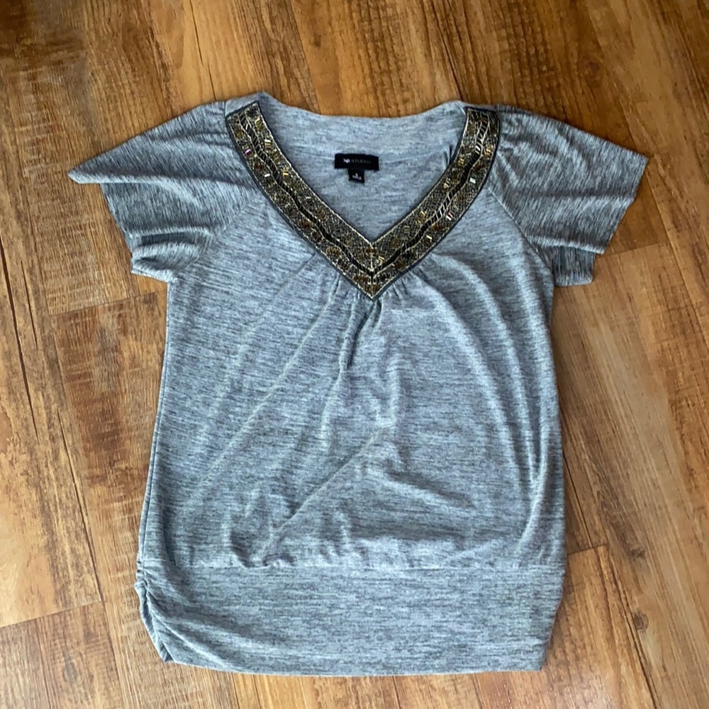 AB studio gray short sleeve v neck top with gold embellishments size small